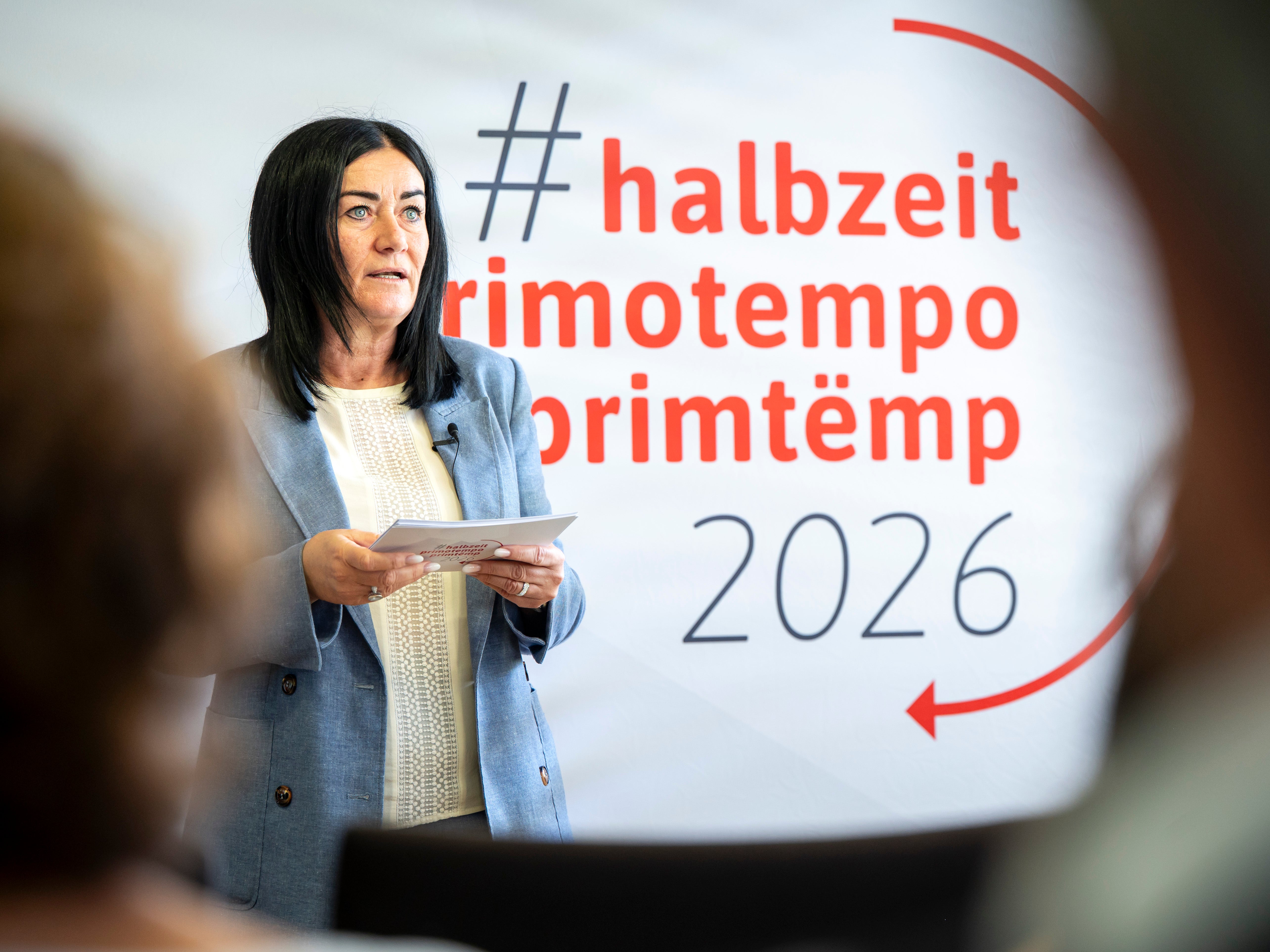 Mit dem kürzlich im Landtag genehmigten&nbsp;Ortspolizei-Gesetz&nbsp;können wir den staatlich vorgegebenen Rahmen endlich besser ausnützen und übernehmen als Land mehr Eigenverantwortung für die öffentliche Sicherheit und Ordnung, betonte Sicherheitslandesrätin Ulli Mair bei der #halbzeit-Pressekonferenz im Landhaus 3a in Bozen. (Foto: LPA/Fabio Brucculeri)