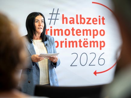 Mit dem kürzlich im Landtag genehmigten&nbsp;Ortspolizei-Gesetz&nbsp;können wir den staatlich vorgegebenen Rahmen endlich besser ausnützen und übernehmen als Land mehr Eigenverantwortung für die öffentliche Sicherheit und Ordnung, betonte Sicherheitslandesrätin Ulli Mair bei der #halbzeit-Pressekonferenz im Landhaus 3a in Bozen. (Foto: LPA/Fabio Brucculeri)
