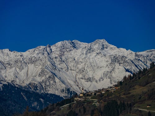 Wetterbild des Monats November 2025: Telfes mit den Ridnauner Bergen im Hintergrund (Foto: LPA/Martin Geier)