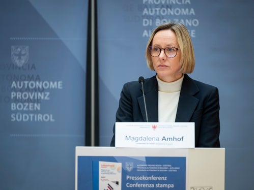 Il Rapporto sul mercato del lavoro in provincia di Bolzano per il periodo maggio-ottobre 2024 è stato presentato oggi (16 dicembre) dall’assessora al Lavoro Magdalena Amhof. (Foto: USP/Fabio Brucculeri)