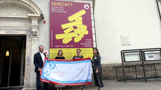 #gleichheit_jetzt fordert das Tiroler Volkskunstmuseum mit Leiter Karl C. Berger (von links), Kulturvermittlerin Katharina Walter und die Kuratorinnen Jutta Profanter und Lisa Noggler. (Foto: TLM/Manuela Fritz)