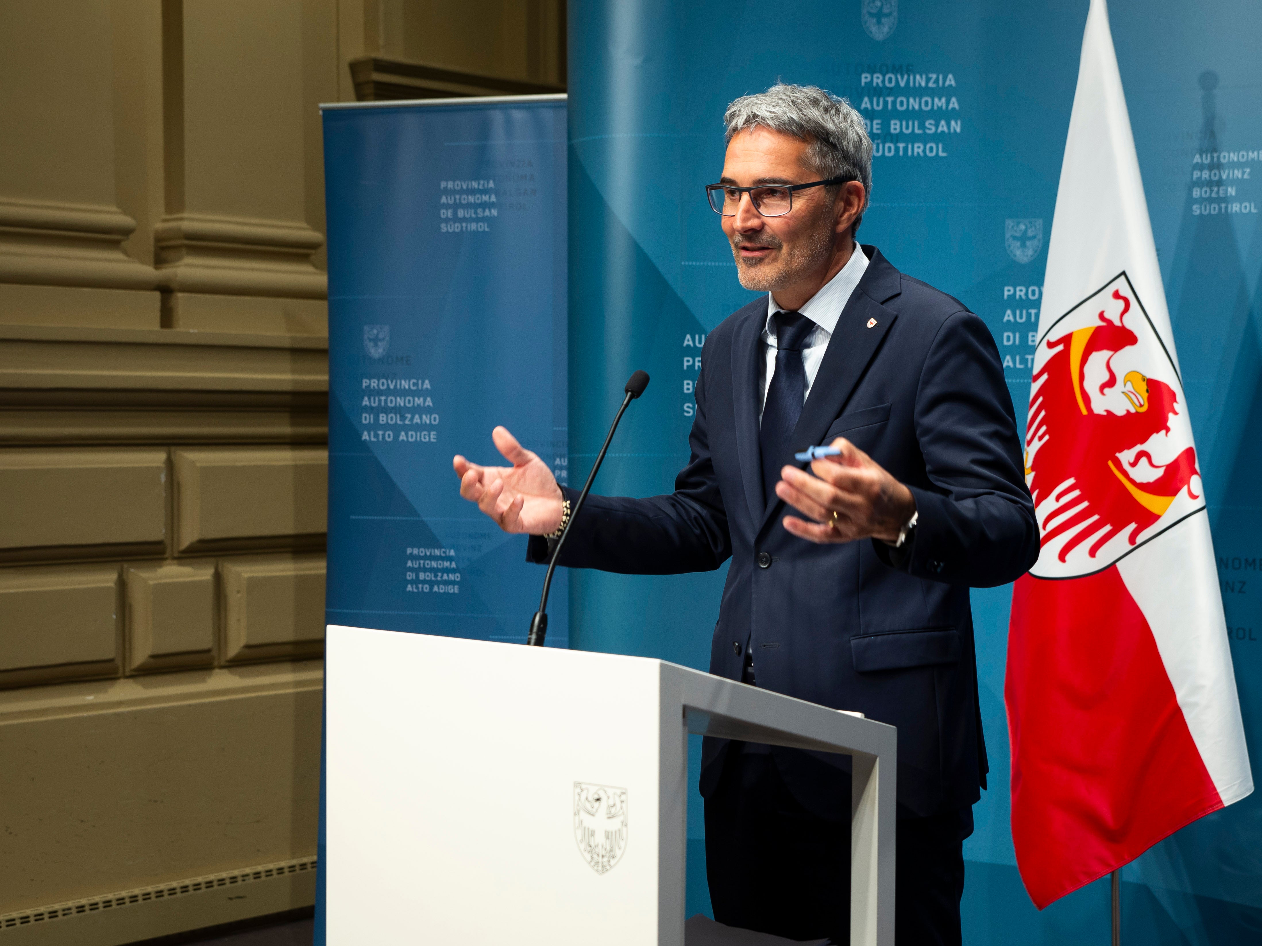 Landeshauptmann Arno Kompatscher stellte die Kriterien für die Medienförderung vor. (Foto: LPA/Fabio Brucculeri)