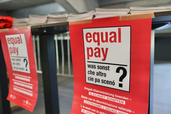 Il 17 aprile è l'Equal Pay Day: in questa giornata si richiama l'attenzione sul divario salariale che persiste tra uomini e donne a parità di lavoro. In tutta la provincia ci saranno stand informativi e iniziative per mettere in luce la discriminazione salariale. (Foto: FC Südtirol)