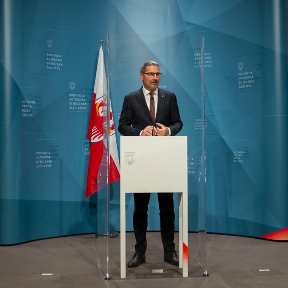 Landeshauptmann Kompatscher bei der Pressekonferenz im Anschluss an die heutige Regierungssitzung (Foto: LPA/Fabio Brucculeri)