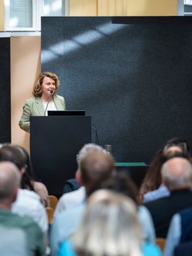 Eine konstruktive und dialogorientierte Zusammenarbeit aller beteiligten Partner ist für die gute Weiterentwicklung in diesem Bereich wichtig, hielt Landesrätin Rosmarie Pamer fest. (Foto: LPA/Fabio Brucculeri)