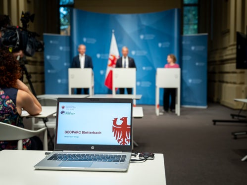 Der GEOPARC Bletterbach stellt die Weichen für die Zukunft: Zwischen 40.000 und 50.000 Besucherinnen und Besucher aus ganzen Welt zählt er mittlerweile in rund sechs Monaten Öffnungszeit. Bei der Gründung im Jahr 2005 war man von 17.000 Besuchenden ausgegangen. (Foto: LPA/Fabio Brucculeri)