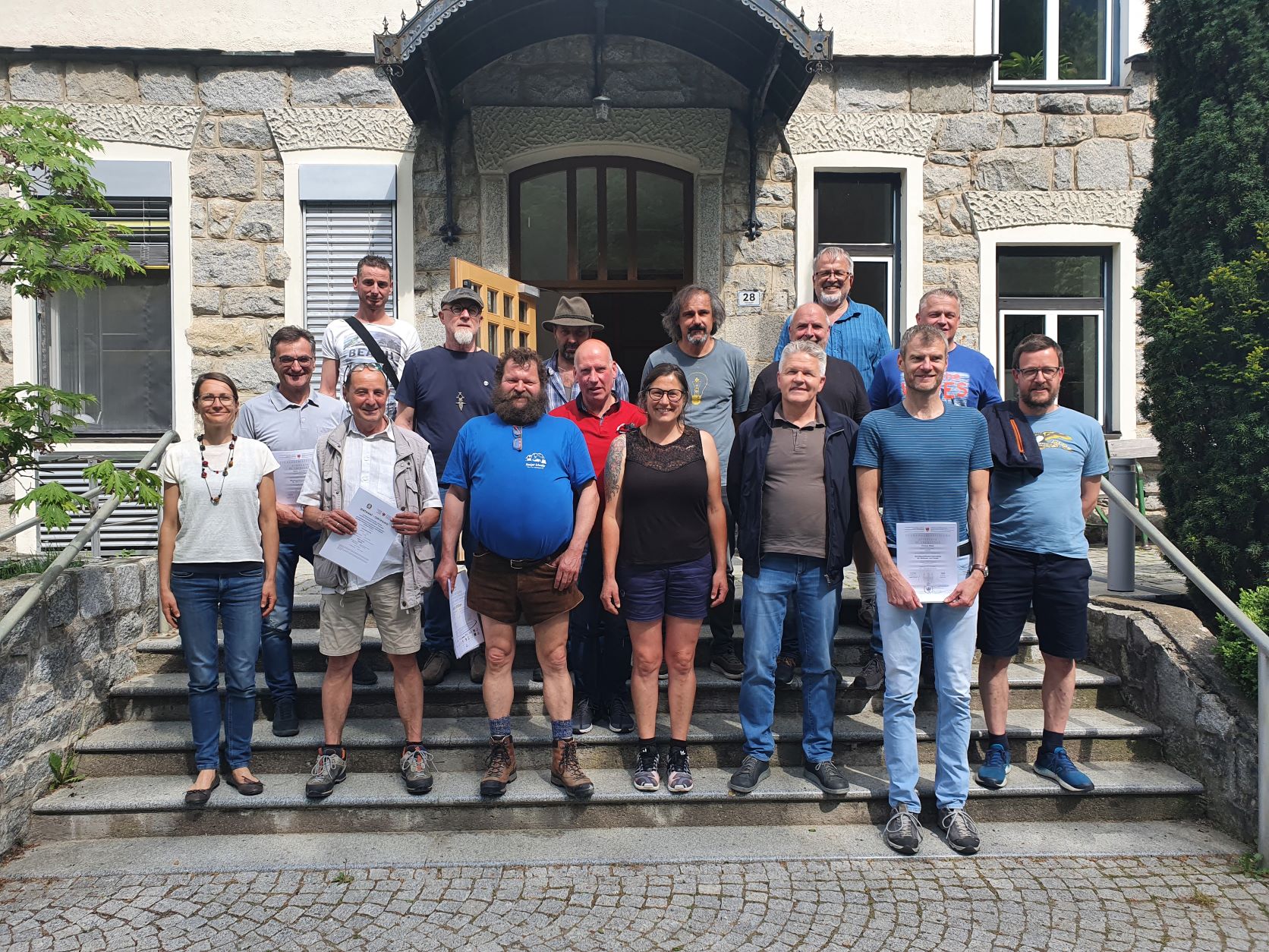 Bereit für die Sommersaison: die 22 neu zertifizierten Hirten und Hirtinnen (Foto: LPA/Fachschule für Land- und Hauswirtschaft Salern)