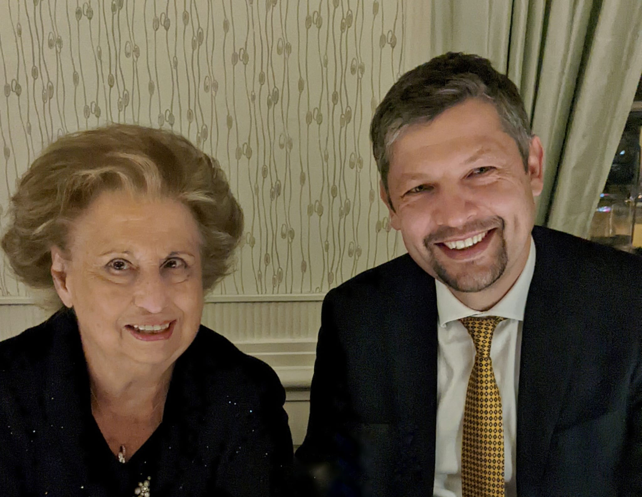 Maria Falcone, sorella del magistrato ucciso dalla mafia a Capaci e presidente dell'omonima Fondazione, e Daniel Alfreider, vicepresidente della Provincia autonoma di Bolzano e assessore all'Istruzione e alla Cultura ladina. (Foto: ASP/Ingo Dejaco)