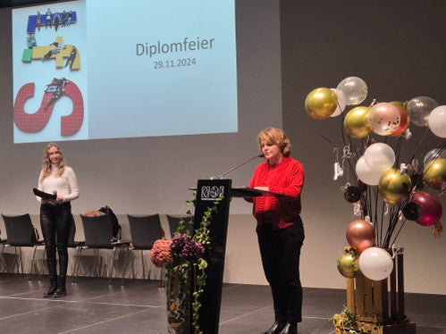 Soziallandesrätin Rosmarie Pamer hob in ihren Grußworten die Bedeutung sozialer Berufe hervor. (Foto: LPA/LFS Hannah Arendt)