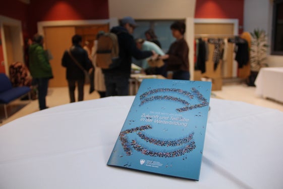 La Giornata dell'Educazione Permanente 2025 si è svolta a Bressanone il 3 ottobre e ha visto la partecipazione di circa 100 persone interessate. (Foto: USP/Ufficio Educazione permanente e lingue)