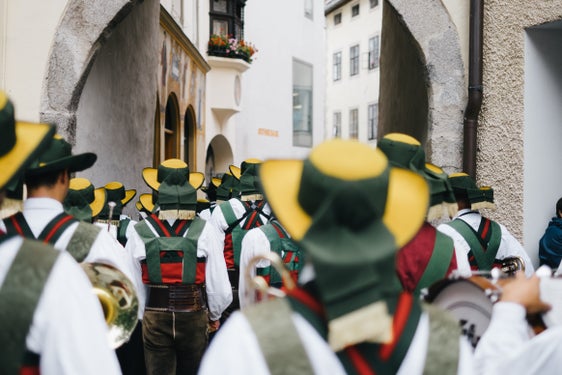 Über ein mögliches Maßnahmenpaket zur Förderung innovativer Ideen und Aktionen von Ortsvereinen hat Landesrat Philipp Achammer mit den Spitzen der Trägerverbände online beraten. (Foto: IDM)