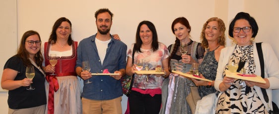 Unter den Lehrgangs-Absolventinnen und -Absolventen waren auch diese Lehrpersonen der Primarstufe (von links): Bettina Julia Moser, Maria Tedoldi, Robert Mutschlechner, Sara Scarperi, Patrizia Perkmann, Silvia Kofler, Maria Gögele. (Foto: LPA/Deutsche Bildungsdirektion/Gerlinde Weber)