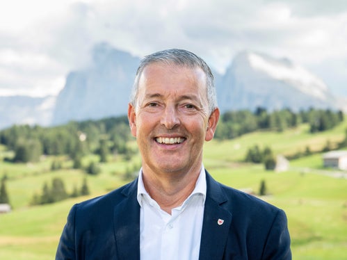Die Aufgaben von Naturpark Rangern und Südtirol Alto Adige Rangern unterscheiden sich, das Ziel ist jedoch ein gemeinsames: das Verantwortungsbewusstsein von Einheimischen und Gästen für den Lebensraum Südtirol zu stärken und einen aktiven Beitrag zum Natur- und Landschaftsschutz zu leisten, betont der Landesrat für Natur-, Landschaft- und Umweltschutz Peter Brunner.&nbsp; (Foto: LPA/Fabio Brucculeri)