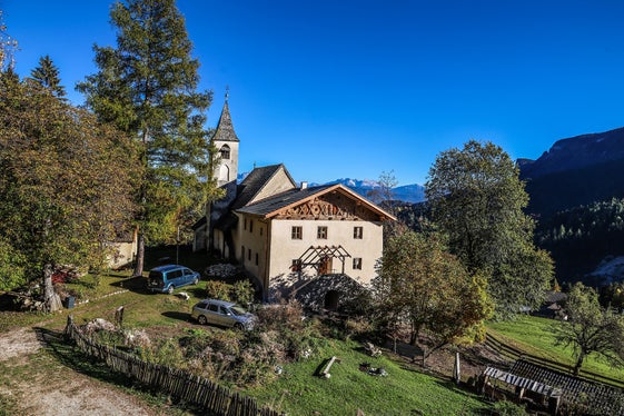 Wetterbild des Monats Oktober 2026: Widum in Gfrill bei Tisens (Foto: LPA/Martin Geier)