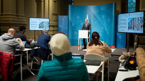  Dopo la riunione della Giunta provinciale, il presidente Kompatscher ha presentato oggi (26 marzo) le decisioni più importanti, tra cui la nomina dei membri della nuova Commissione provinciale per le pari opportunità. (Foto: ASP/Fabio Brucculeri)