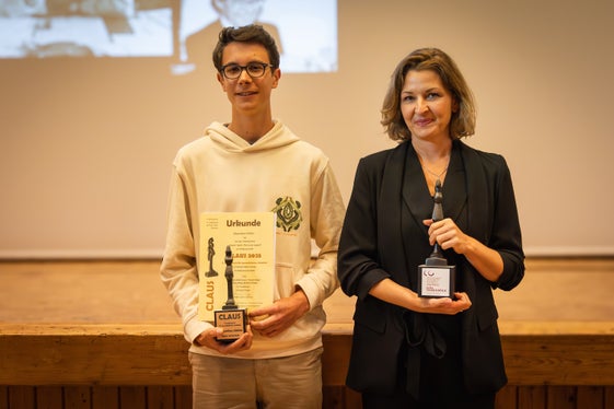 Maximilian Schileo und Julia Herrnböck sind die diesjährigen Preisträger der Auszeichnungen in Gedenken an Claus Gatterer. (Foto: LPA/Florian Stauder)