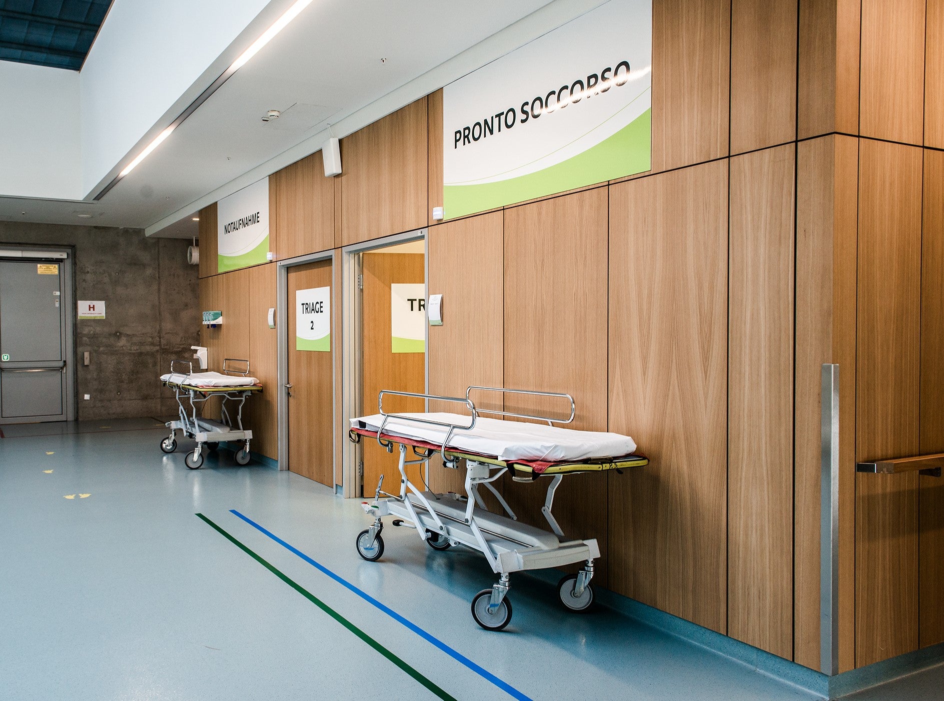 65 Prozent mehr Zugänge in fünf Jahren verzeichnet die Notaufnahme am Krankenhaus Bozen. Neue Gemeinschaftshäuser und mehr Personal sollen künftig entlasten. Drei von vier Fällen sind nicht akut lebensbedrohlich. (Foto: LPA/Claudia Corrent)