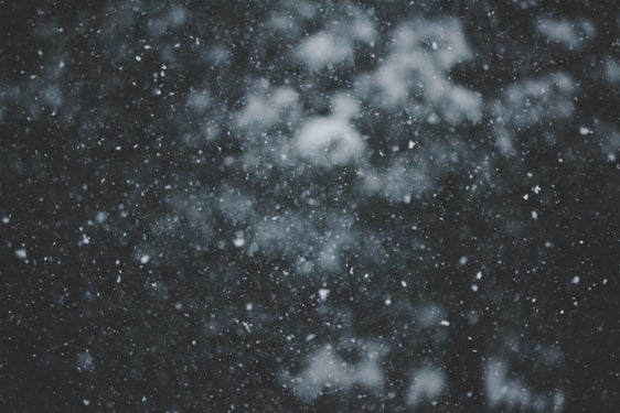 Domani (13 settembre) e sabato sono previste nevicate lungo il confine con il Tirolo del Nord. È particolarmente importante prestare attenzione alle condizioni meteorologiche sulle strade e prepararsi a condizioni di guida invernali. (Foto: Unsplash)