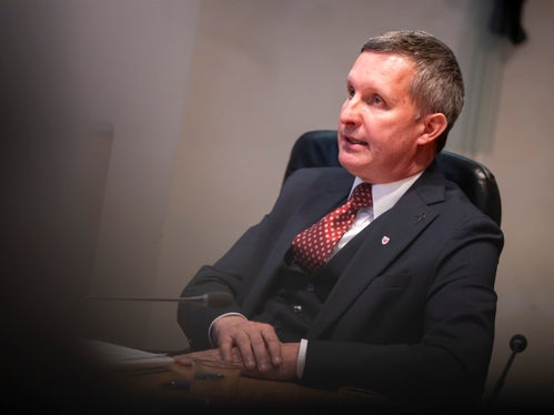 “Nel primo anno ci siamo concentrati sul rafforzamento delle aree rurali, che ospitano l'agricoltura, la silvicoltura e il turismo”, sottolinea, l’assessore all’Agricoltura e al Turismo Luis Walcher, il quale aggiunge: “Se i nostri masi, i nostri pascoli e i nostri boschi vengono curati e valorizzati, restano vivaci anche le piccole comunità e sia gli abitanti che i turisti possono sentirsi a casa loro, con un beneficio per l’intera Provincia”.  (Foto: USP/Fabio Brucculeri)