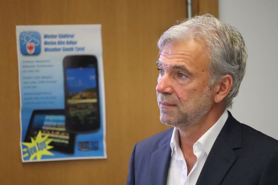 L'assessore provinciale alla Protezione civile, Arnold Schuler, nel corso della conferenza stampa odierna (Foto: ASP/Maja Clara)