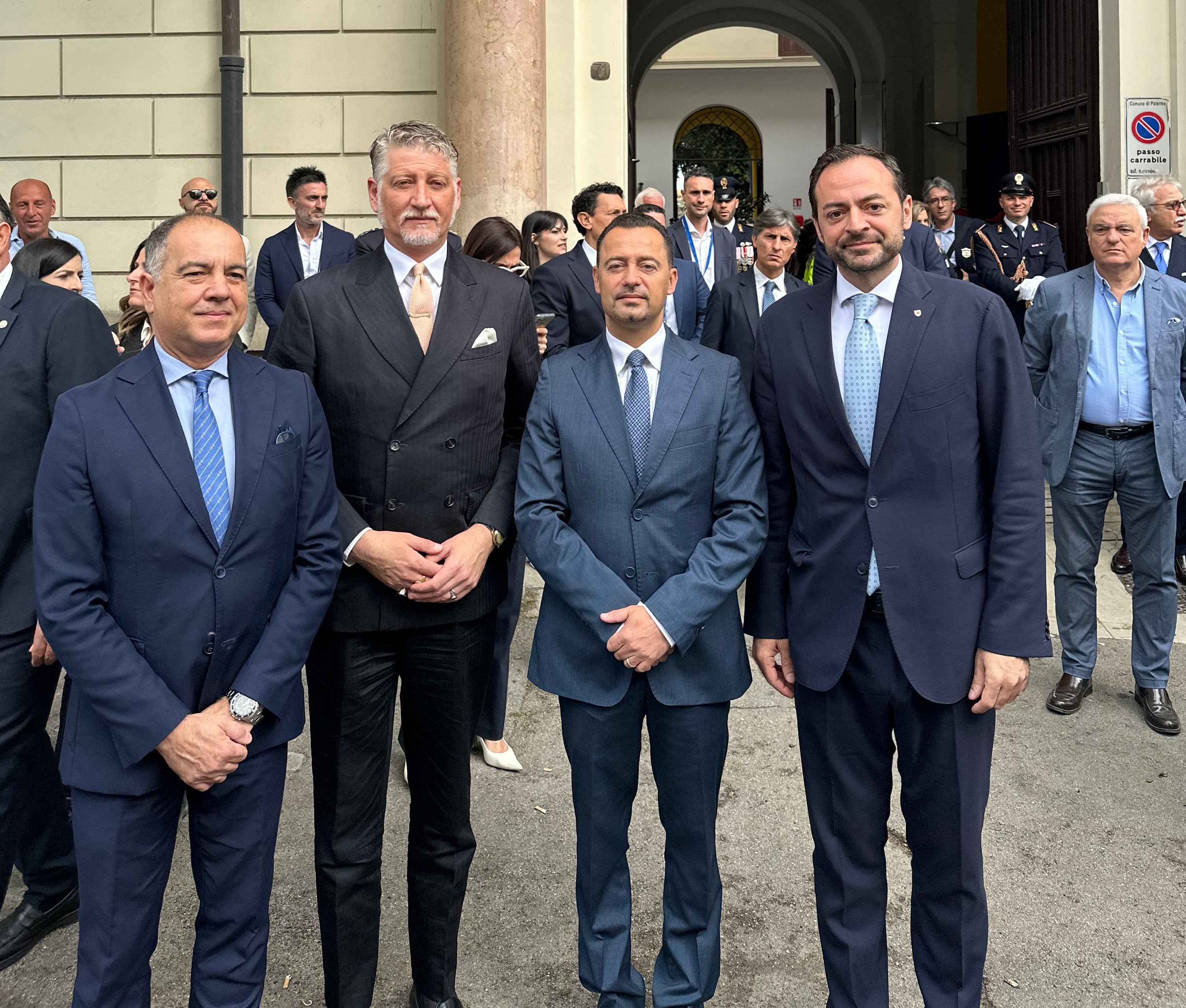 La cerimonia a Palermo in ricordo della strage di Capaci. Nella foto (da destra) il vicepresidente Marco Galateo, l'assessore regionale della Sicilia ai beni culturali e all'identità siciliana Francesco Scarpinato, il ministro della Cultura Alessandro Giuli e il vicesindaco di Palermo Giampiero Cannella. (Foto: USP)