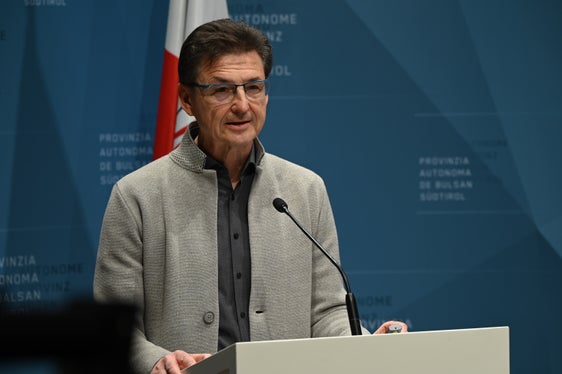 Die Ausgaben für den Pflegebereich sind in den vergangenen Jahren kontinuierlich gestiegen und werden es auch weiter tun - dies lasse sich unter anderem aus der Alterspyramide ablesen, hielt ASWE-Direktor Eugenio Bizzotto fest. (Foto: LPA/Hannes Wisthaler)