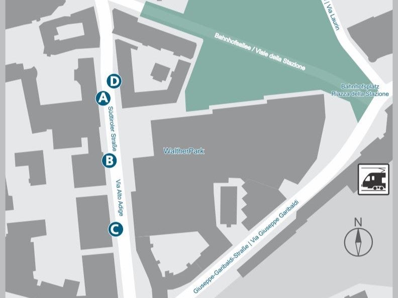 Gli autobus delle linee urbane 1, 7A, 10A e 10B non fermano più direttamente alla stazione, ma solo in via Alto Adige. Fanno eccezione i potenziamenti scolastici della linea 1, che partono ancora dal marciapiede E della stazione di Bolzano. Il nuovo capolinea delle linee 3, 5 e 12 è ora situato in via Alto Adige. Nei download è possibile scaricare il pdf esplicativo delle fermate in via Alto Adige e nei pressi della stazione di Bolzano (Foto: USP/STA)