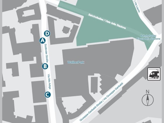 Gli autobus delle linee urbane 1, 7A, 10A e 10B non fermano più direttamente alla stazione, ma solo in via Alto Adige. Fanno eccezione i potenziamenti scolastici della linea 1, che partono ancora dal marciapiede E della stazione di Bolzano. Il nuovo capolinea delle linee 3, 5 e 12 è ora situato in via Alto Adige. Nei download è possibile scaricare il pdf esplicativo delle fermate in via Alto Adige e nei pressi della stazione di Bolzano (Foto: USP/STA)
