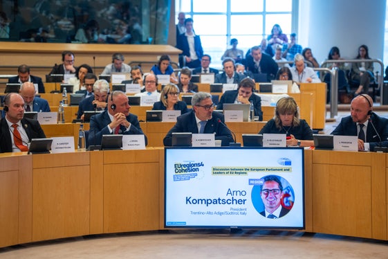 Starke Regionen sind nicht nur Umsetzer europäischer Politik. Sie sind aktive Mitgestalter der Zukunft Europas, betonte Landeshauptmann Arno Kompatscher bei der Konferenz EURegions4Cohesion in Brüssel. (Foto: LPA/Mirco Paradiso)