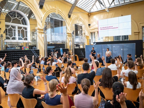 Con dei giochi&nbsp;sono state verificate le conoscenze dei partecipanti sulla provincia di Bolzano, con domande che spaziavano dalla cultura generale ai dettagli sull’Amministrazione provinciale. (Foto: USP/Fabio Brucculeri)