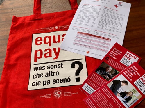 Equal Pay - was sonst? Am heutigen Aktionstag wird über die ungleiche Bezahlung von Frauen und Männern informiert. (Foto: Frauenbüro/Astrid Pichler)