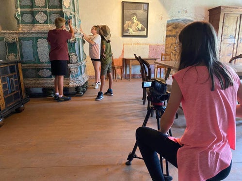 Die Burgen im Blick hatten die Teilnehmenden des zweiten der sechs Workshops. (Foto: LPA/Bildungsdirektion)