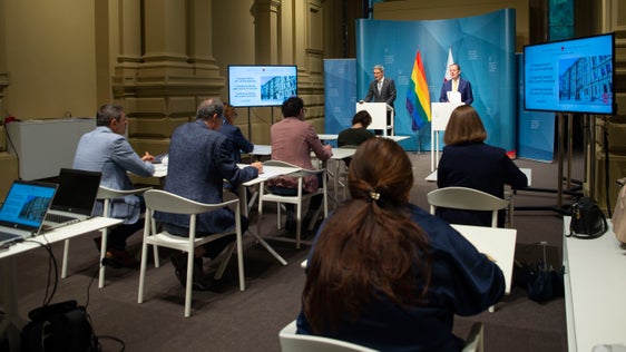 Landesrat Bessone und Landeshauptmann Kompatscher bei der heutigen Pressekonferenz (Foto: LPA/Brucculeri)