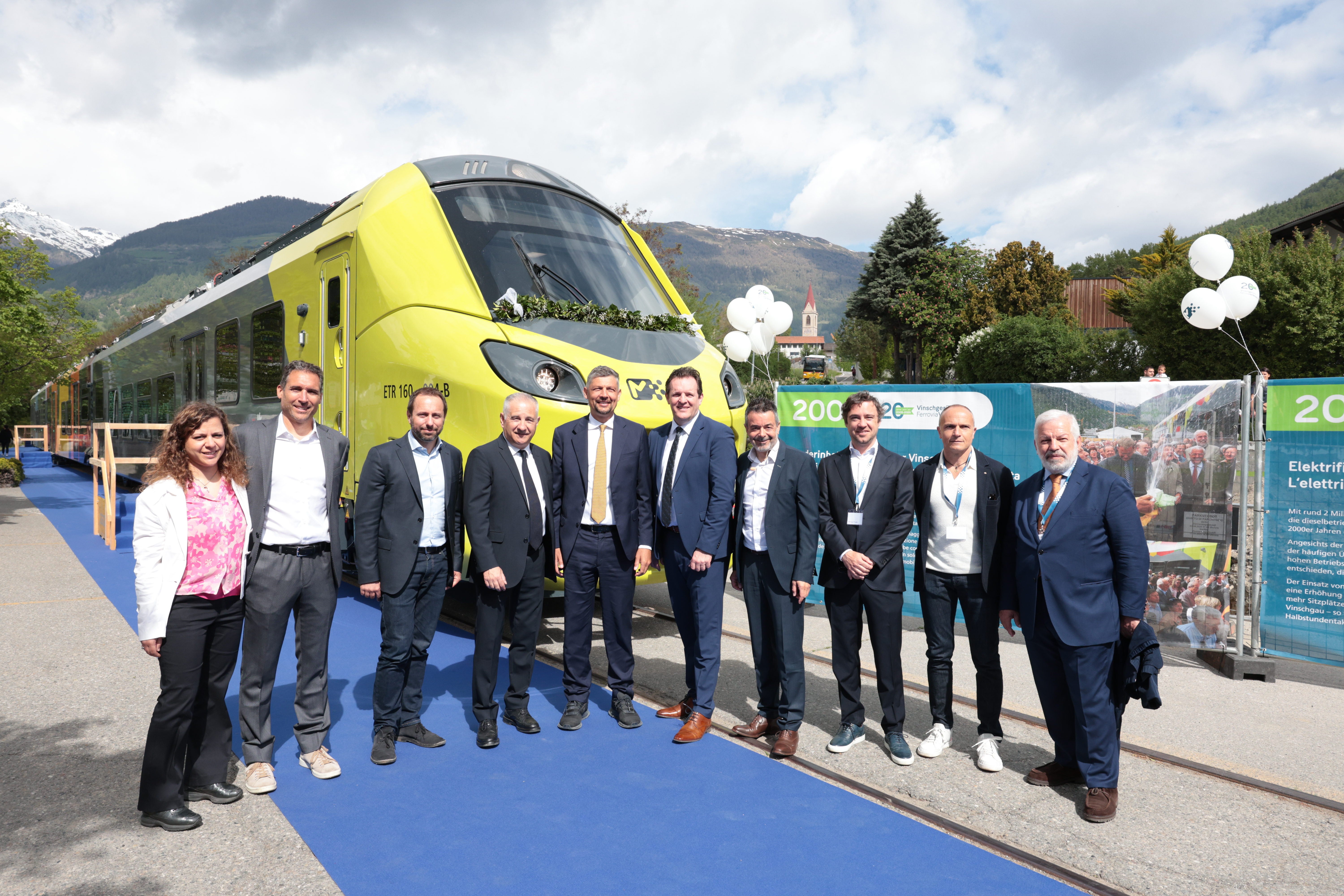 Da sinistra, Emmanuela Confalonieri, Marco Canali, Marco Biffoni, Michele Viale, Daniel Alfreider, René Zumtobel, Joachim Dejaco, Michael Prader, Marco Stabile, Giovanni Varrica. (Foto Sta/Ivan Brentegani)