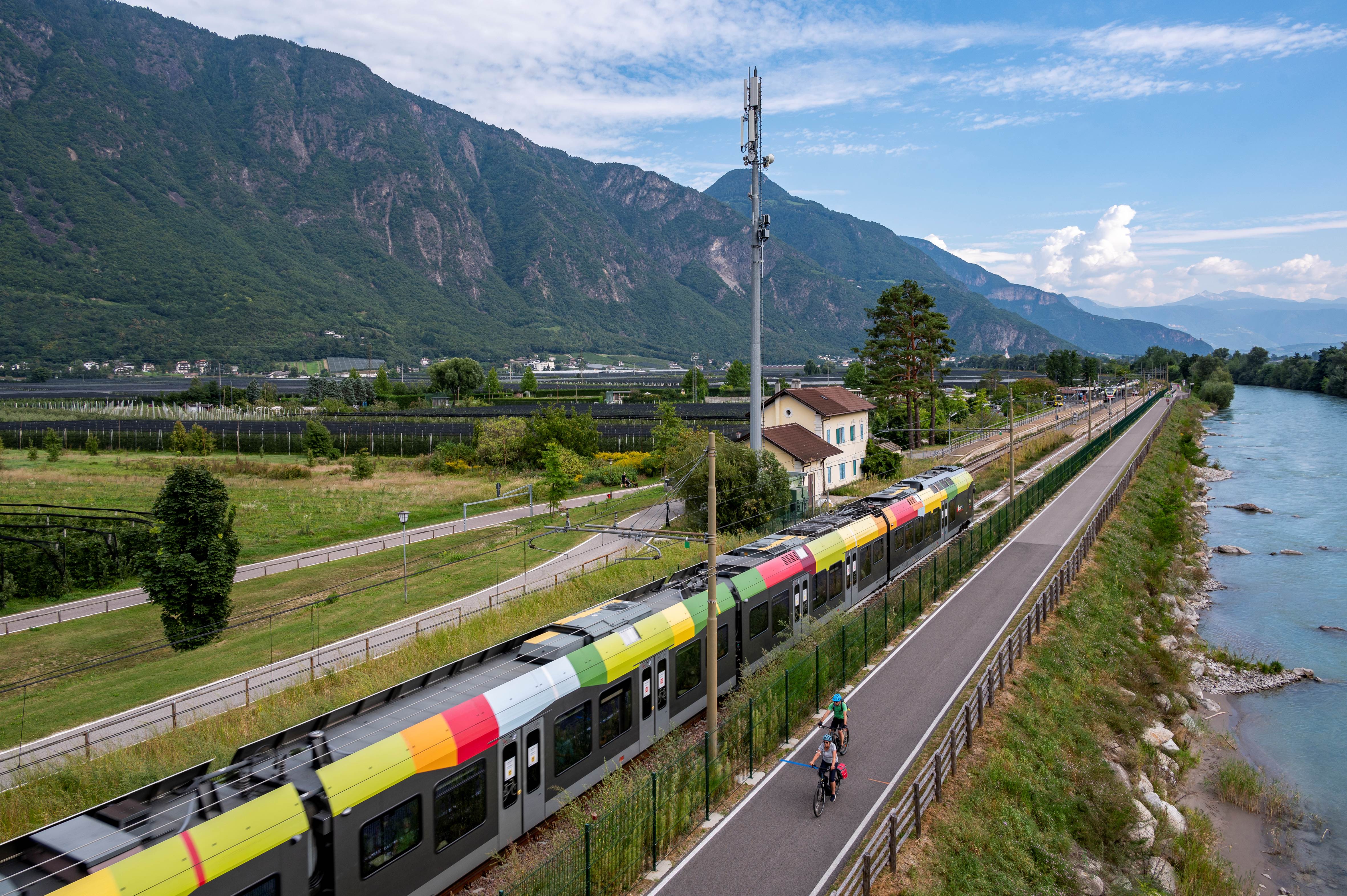 Die Meraner Bahnlinie wird wieder geöffnet. Die Sperre aufgrund umfangreicher Arbeiten von RFI endet und ab 17. Juli verkehren die Züge wieder nach Fahrplan. (Foto: STA)