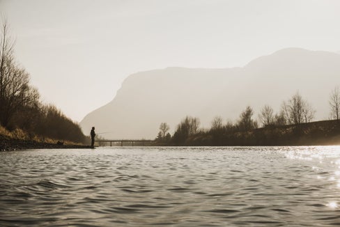 Das Land Südtirol sei tiefer liegenden Regionen in Dürreperioden immer solidarisch beigesanden und habe sie über die Etsch (im Bild) mit Wasser versorgt, sagt Landeshauptmann Kompatscher. (Foto: LPA/Landesamt für Jagd und Fischerei)