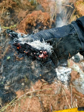 Incendio boschivo sul Monte Sole: i focolai devono ancora essere completamente spenti. (Foto: USP/Unione Provinciale dei Corpi dei Vigili del Fuoco Volontari)
