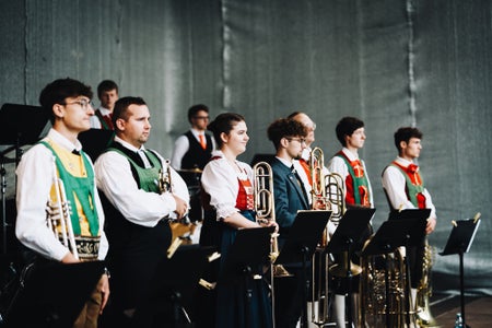 A Innsbruck, i musicisti del Tirolo, dell'Alto Adige e del Trentino danno sempre prova della loro bravura in occasione dei Concerti Promenade (nella foto: edizione 2025). (Foto: Euregio/Innsbruck Promenade Concerts/Amir Kaufmann)