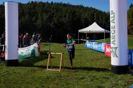 Centinaia di orientisti delle regioni dell'Arge Alp, ma anche da Thurgau, Finlandia e altre regioni italiane nei giorni scorsi a Collepietra. (Foto: USP/ARGE ALP)