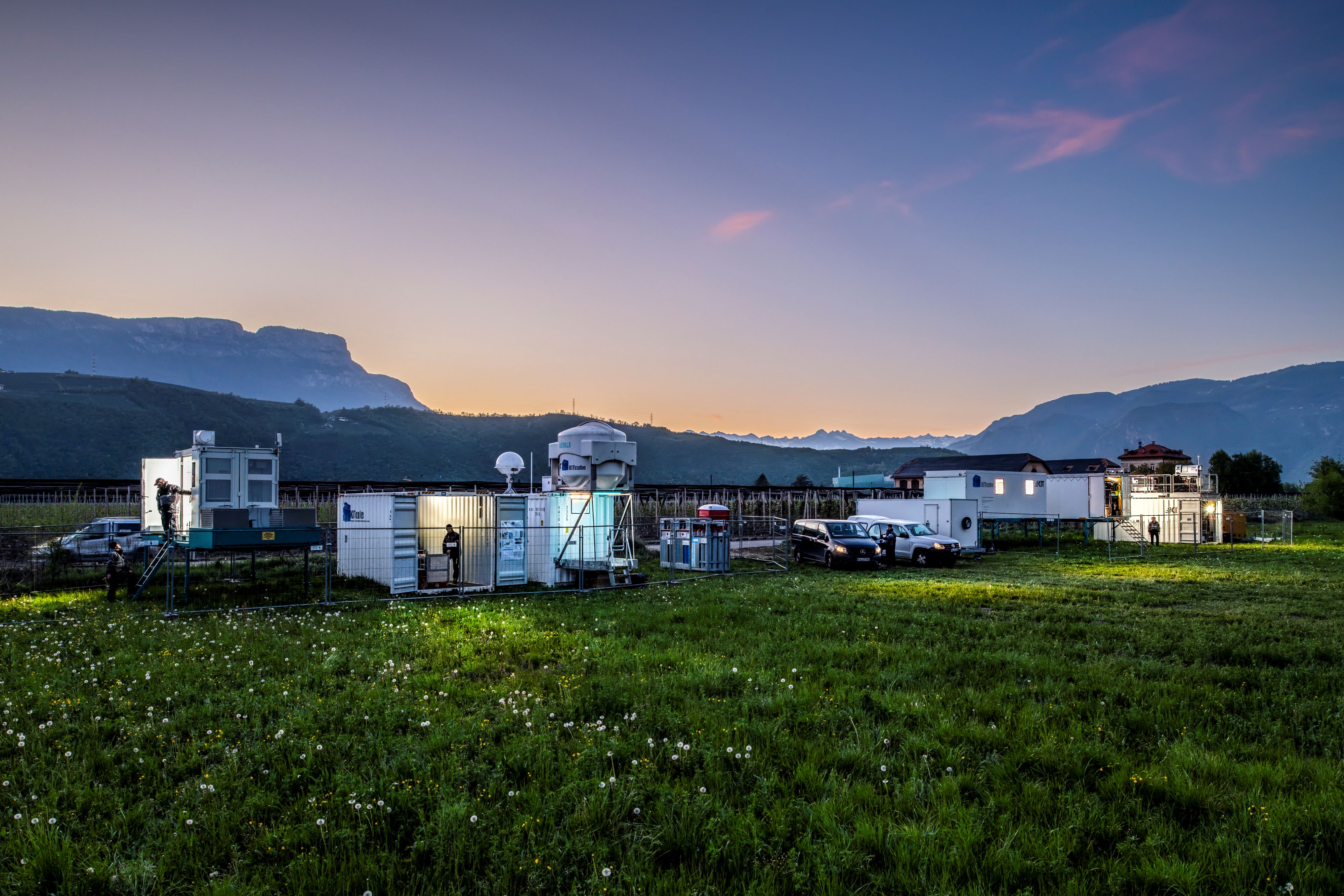 Strumenti di misurazione e stazione radiosondaggio dell'Istituto di Tecnologia di Karlsruhe KIT nella sede principale di Bolzano. (Foto: USP/Karlsruher Institut für Technologie KIT/Markus Breig)