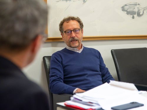 Il nuovo presidente del Filmclub, Luigi Loddi, in colloquio con il presidente Kompatscher (Foto: ASP/Fabio Brucculeri)
