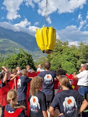 I vigili del fuoco professionisti hanno illustrato alcune esperienze pratiche durante la settimana informativa. (Foto: USP/Vigili del fuoco Corpo permanente di Bolzano)