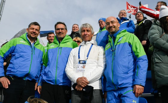 Da sinistra l'assessore provinciale alla Mobilità Daniel Alfreider, il presidente della Provincia Arno Kompatscher, il Ministro per lo Sport e i Giovani Andrea Abodi e il sindaco di Rasun-Anterselva Thomas Schuster (Foto: Comitato Coppa del Mondo Biathlon Anterselva)