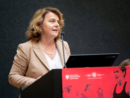 Il Gender Pay Gap non è solo un numero, ma ha un impatto diretto sull'intera vita delle donne, fino alla pensione. Per questo motivo è ancora più importante guardare più da vicino, diventare più trasparenti e naturalmente dare più fiducia alle donne in tutti i settori, anche nelle posizioni dirigenziali, ha sottolineato Rosmarie Pamer, assessora provinciale alla Coesione sociale. (Foto: USP/Fabio Brucculeri)