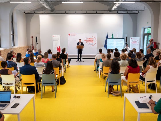 Kultur müsse allumfassend unterstützt werden, hielt Landesrat Marco Galateo bei seiner #halbzeit-Pressekonferenz fest. (Foto: LPA/Fabio Brucculeri)