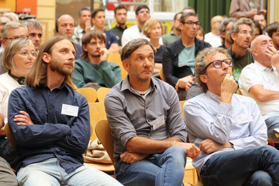 Bei der Fachtagung MarmoGen (von links): Daniel Eisendle vom Aquatischen Artenschutzzentrum im Forstbetrieb der Agentur Landesdomäne, Hannes Grund vom Landesamt für Wildtiermanagement in der Landesabteilung Forstdienst, Gewässerökologe Peter Hecher vom Landeswarnzentrum in der Agentur für Bevölkerungsschutz (Foto: LPA/Maja Clara)