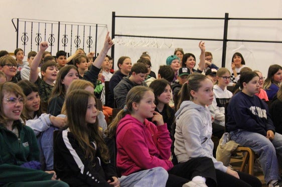 Partecipazione attiva degli alunni al quiz sull'Euregio. (Foto: Karl-Heinz Sparber)