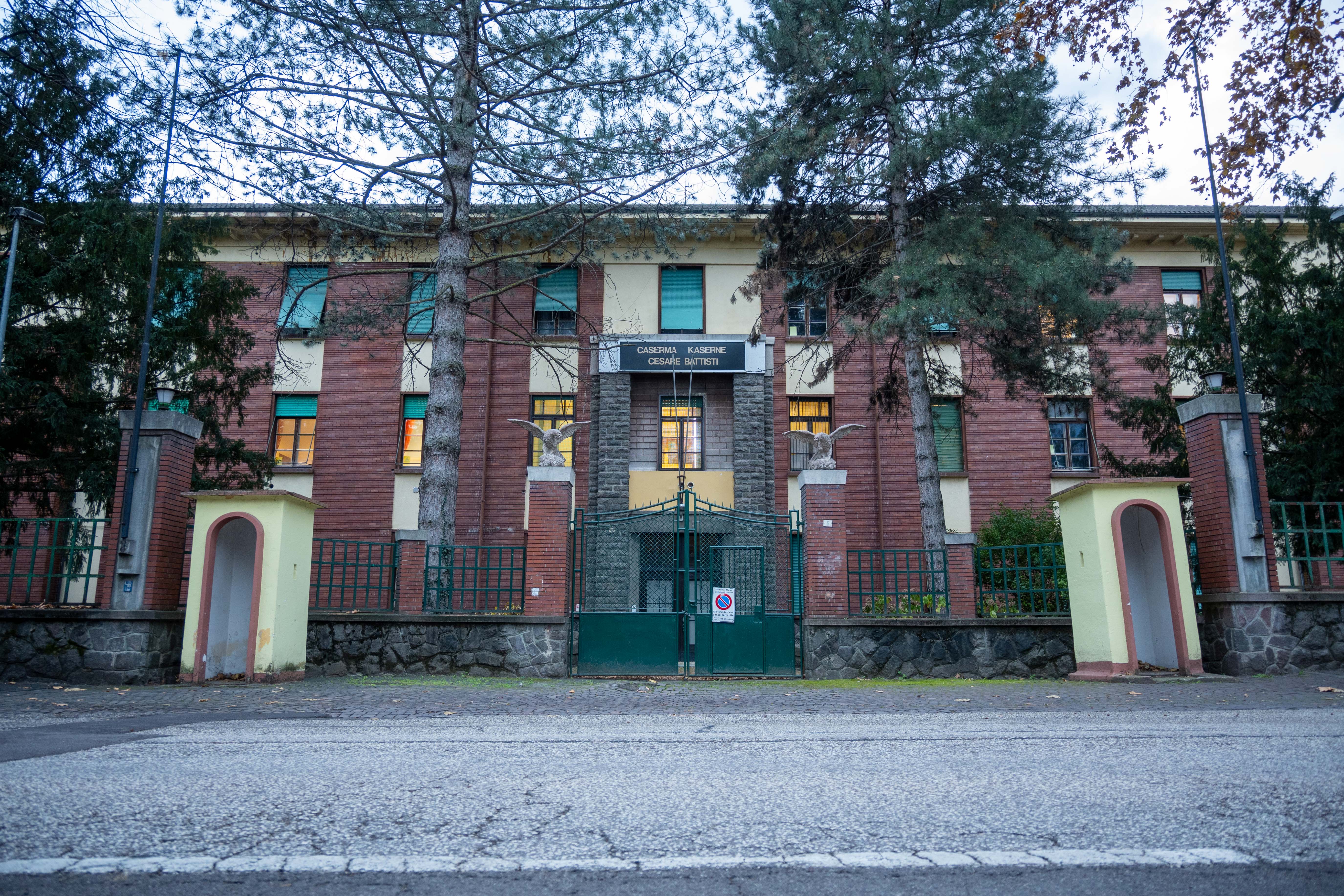La Giunta provinciale, nella seduta del 15 luglio, ha approvato la realizzazione di un muro perimetrale presso la Caserma Battisti di Merano. (Foto: Reggimento Logistico Julia) 
