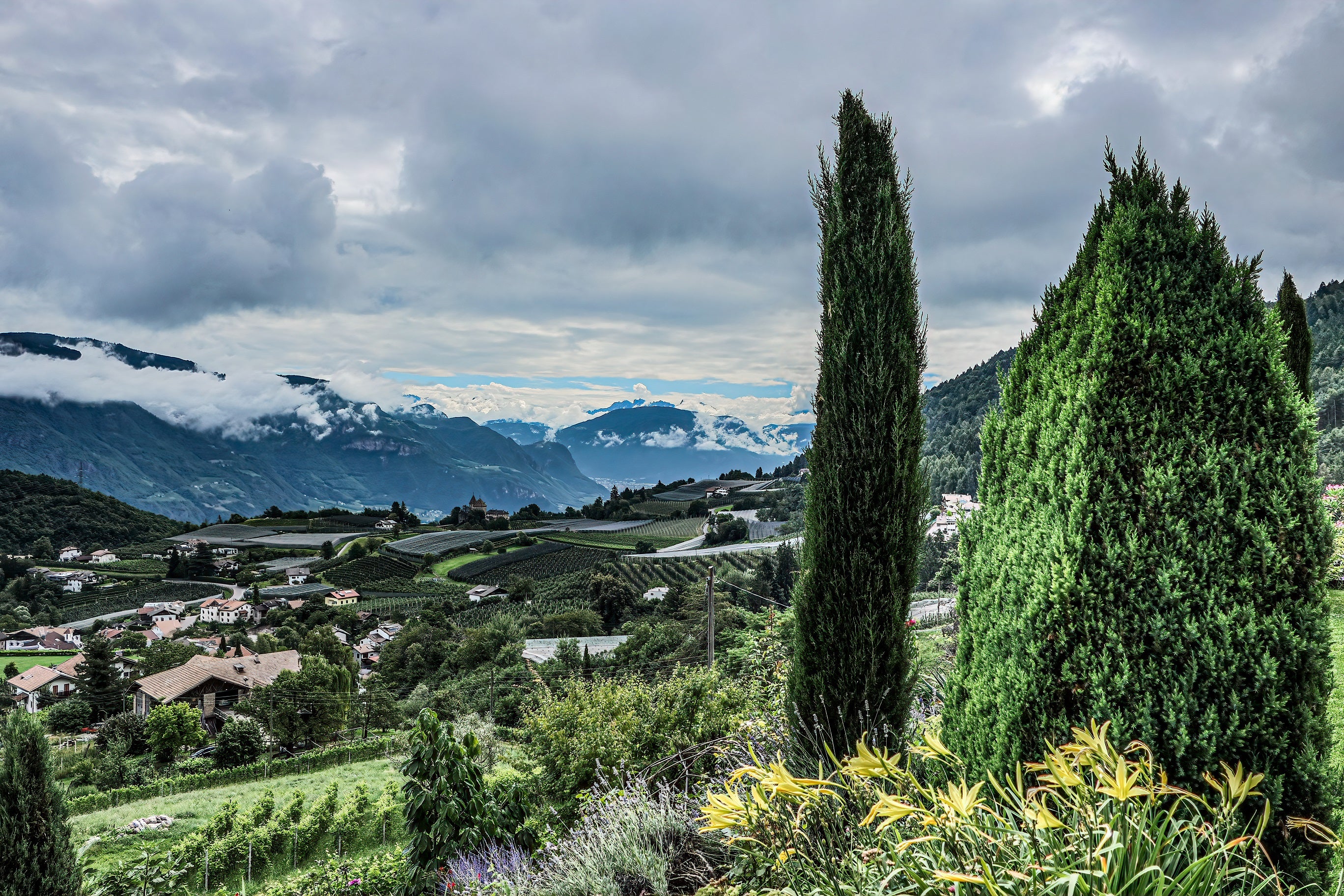 Bild des Monats Juli 2025: Blick auf Prissian (Foto: LPA/Martin Geier)