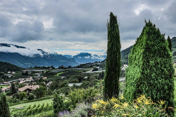 Bild des Monats Juli 2025: Blick auf Prissian (Foto: LPA/Martin Geier)